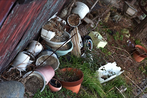 植木鉢やプランターの廃材。