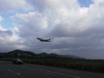 福岡空港を離陸する飛行機