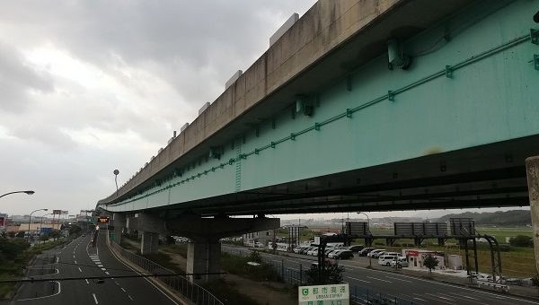 福岡都市高速板付から半道橋方面を眺める。