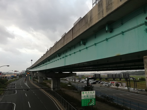 福岡都市高速月隈入り口付近。